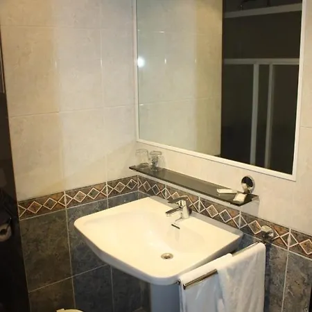 Turia Badajoz فندق