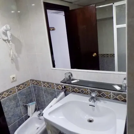 Turia Badajoz فندق باداخوز